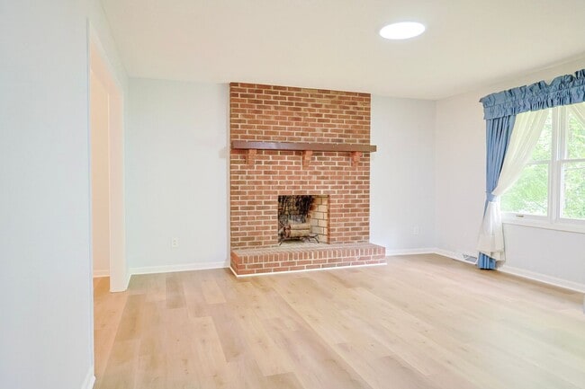 Building Photo - 205 Tamassee Dr