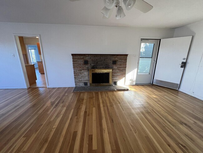 Foto del edificio - 421 Sierra Point Rd