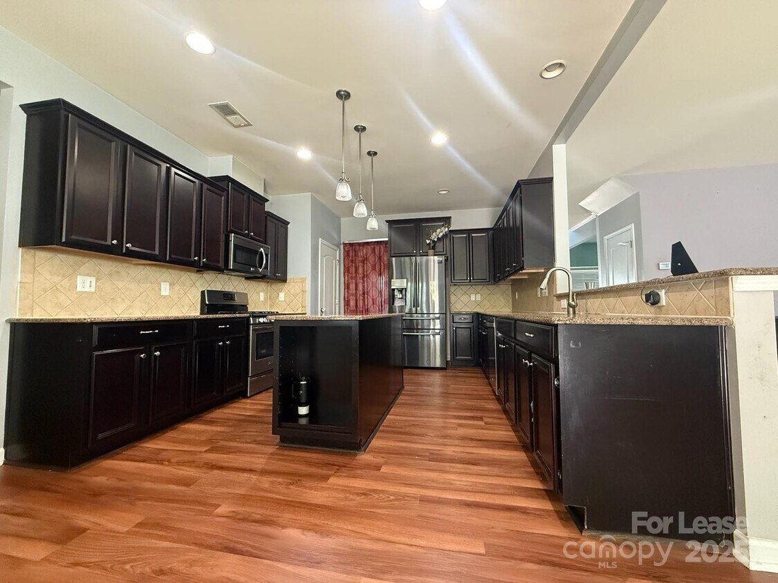 Building Photo - 9294 Perseverance Dr