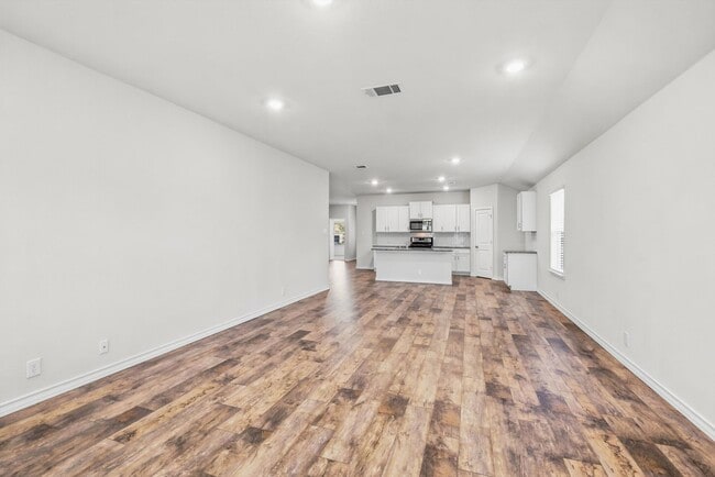 Building Photo - Move in Ready 4 bed 2 bath!