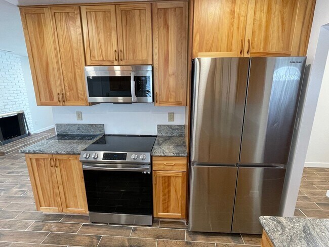 Foto del edificio - Newly Remodeled Home in University City