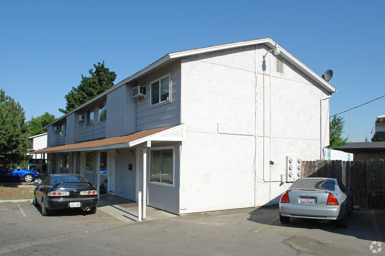 Primary Photo - Borah Townhomes