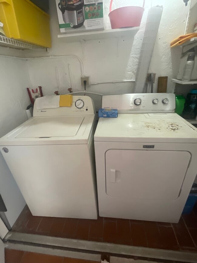 Building Photo - 4150 W 10th Ln