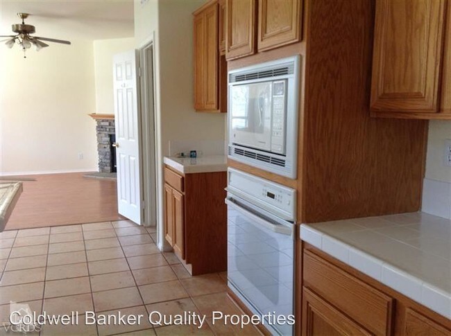 Building Photo - 208 Cliffwood Dr