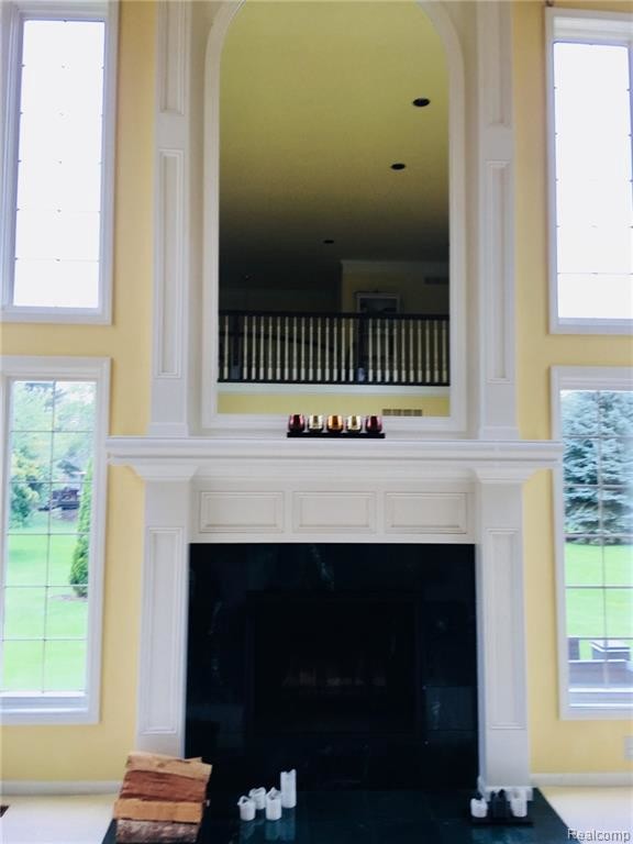 Building Photo - 5866 Wellwood Dr