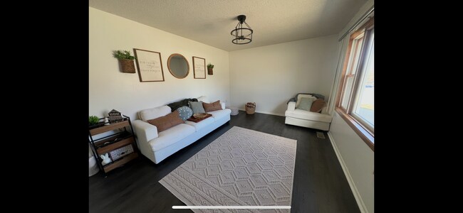 Foto del edificio - 607 James St NE