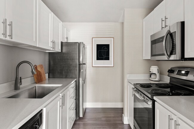Building Photo - Montair at Somerset Hill