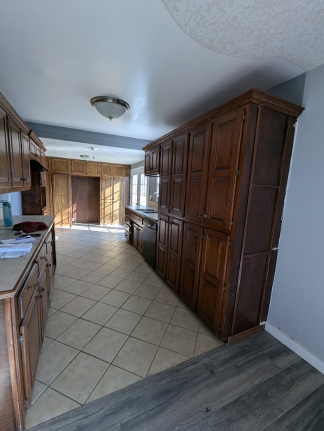 Building Photo - 2 Bed, 1 Bath | Columbus KS | Detached Garage