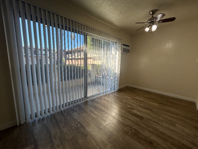 Building Photo - 409 N Los Robles Ave