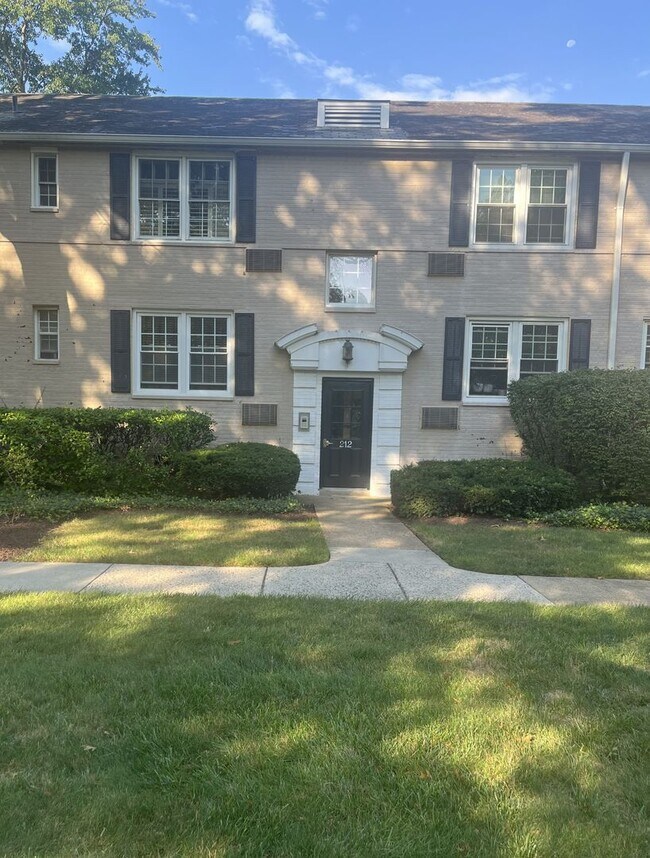 Foto del edificio - 212 N George Mason Dr