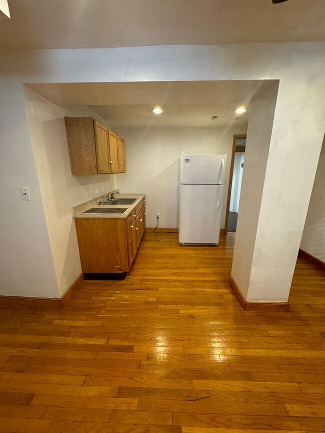 Foto del edificio - $2200 | Garden-Level 1BR | All Utilities Included | Parking Included