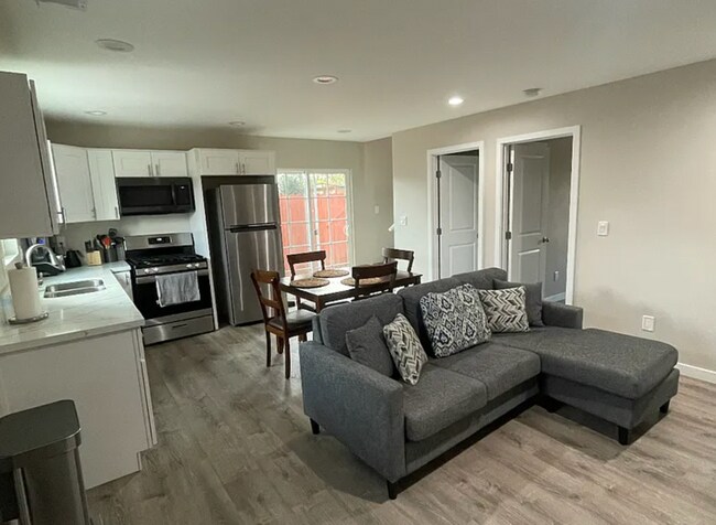 Foto del edificio - 5354-5356 E Falls View Dr