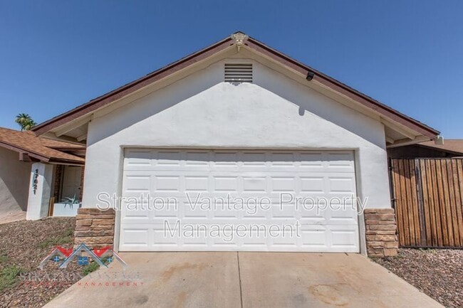 Building Photo - 17621 N 19th Dr