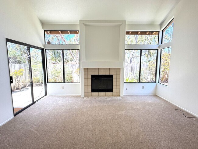 Foto del edificio - Rare Opportunity and Exceptional Value in One of North County's Most Desirable Communities!