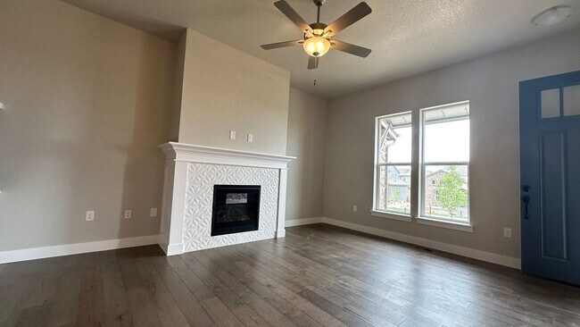 Building Photo - Great Townhouse in Windsor
