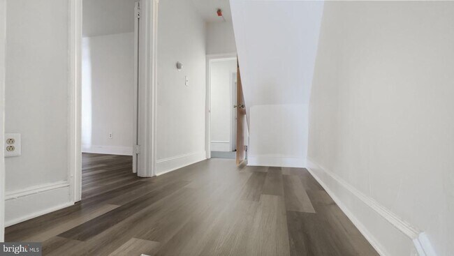 Foto del edificio - 4 E State St