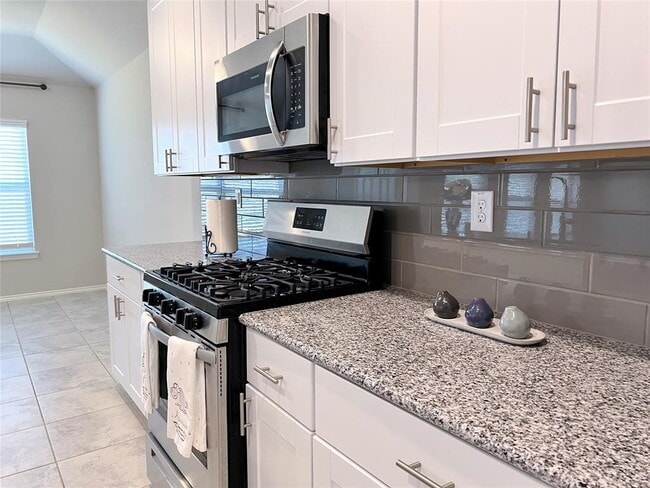 Building Photo - 126 Courageous Side Way