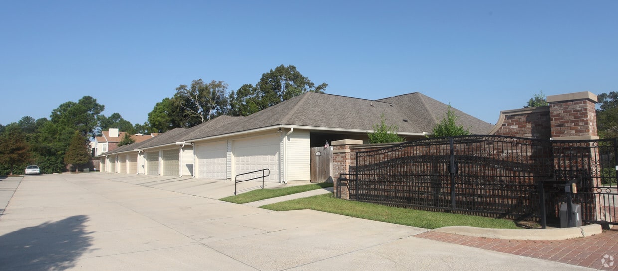 Building Photo - 11510 Southfork Dr
