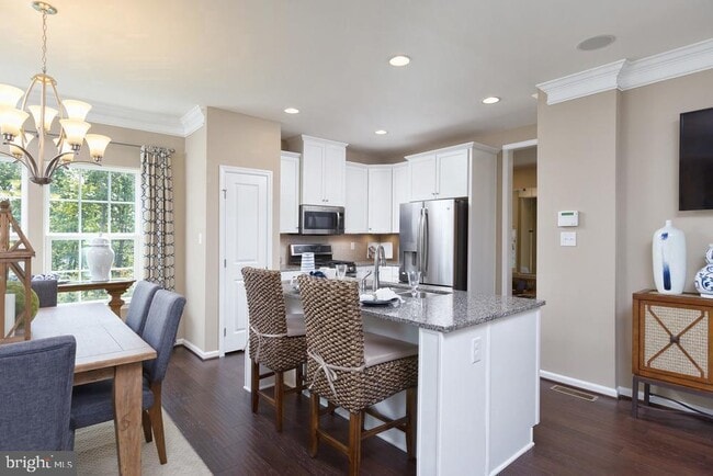 Building Photo - 313 Piper Ln