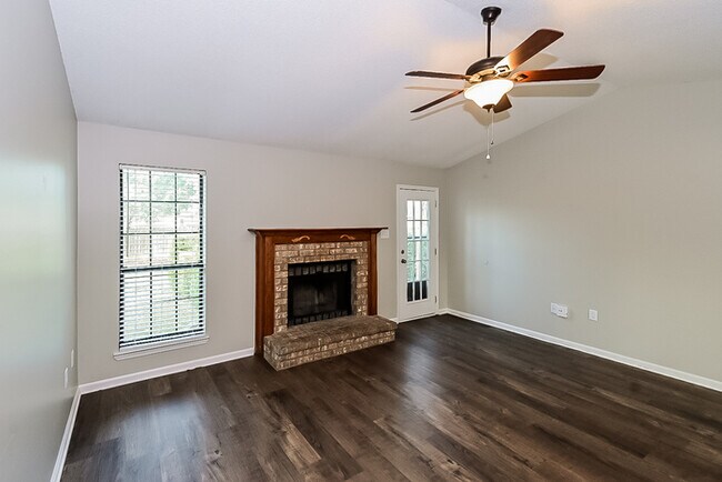 Building Photo - 3 Bedroom on Silverbrook Drive