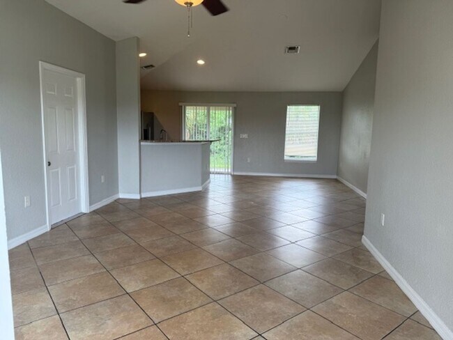 Foto del edificio - Spacious 3 Bed / 2 Bath Home in the Heart ...