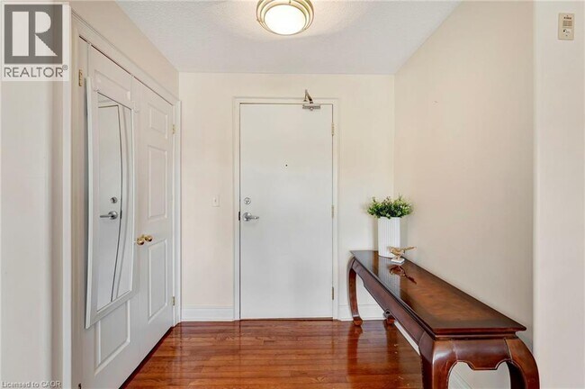 Photo du bâtiment - 1770 Main St W