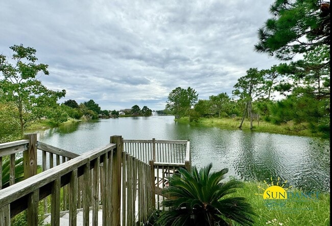 Building Photo - Gorgeous Lakefront Home in Gulf Breeze!