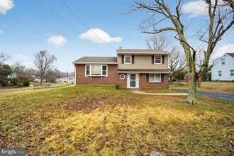 Building Photo - 5421 Henderson Way