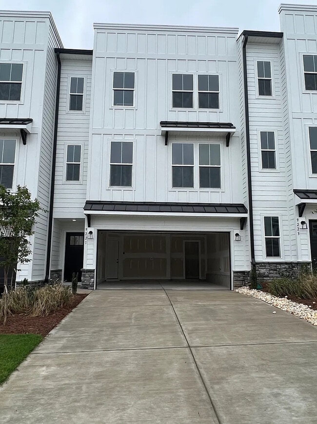 Building Photo - Room in Townhome on Walnut Hl Rd NW