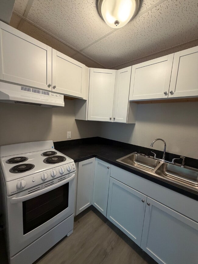 Building Photo - AFFORDABLE 2BR with ALL UTILITIES