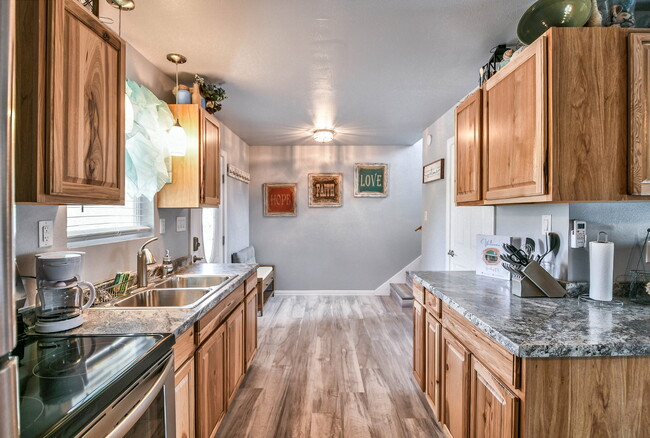 Building Photo - 824 S Blue Quail Ct