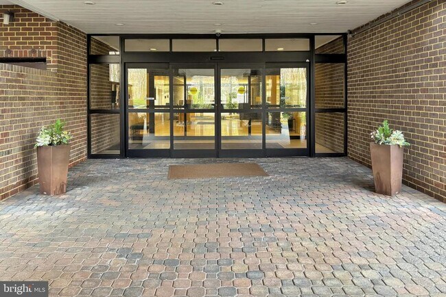 Building Photo - 6101 Edsall Rd