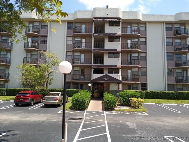 Foto del edificio - 2771 Riverside Dr