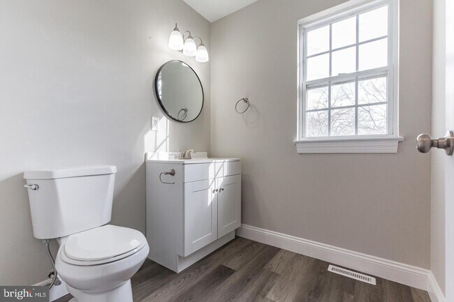 Foto del edificio - 19 Parkway Dr