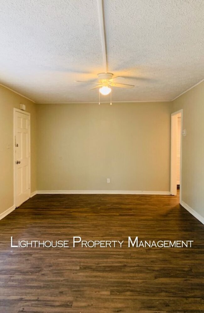 Building Photo - Cozy three bed/two bath home