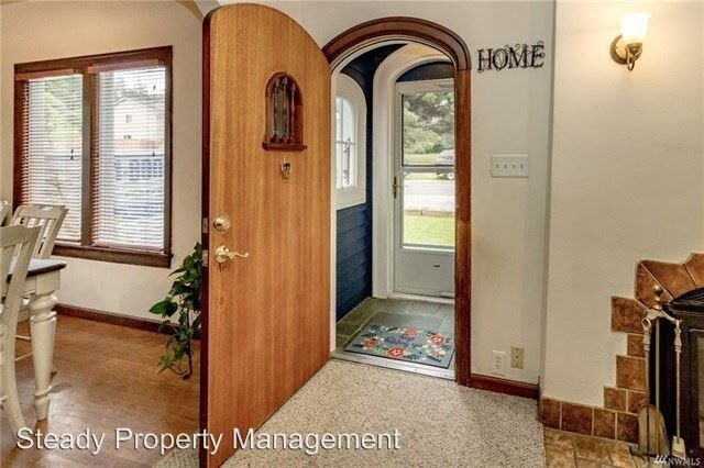 Building Photo - 3 br, 1.5 bath House - 1008 Maine St