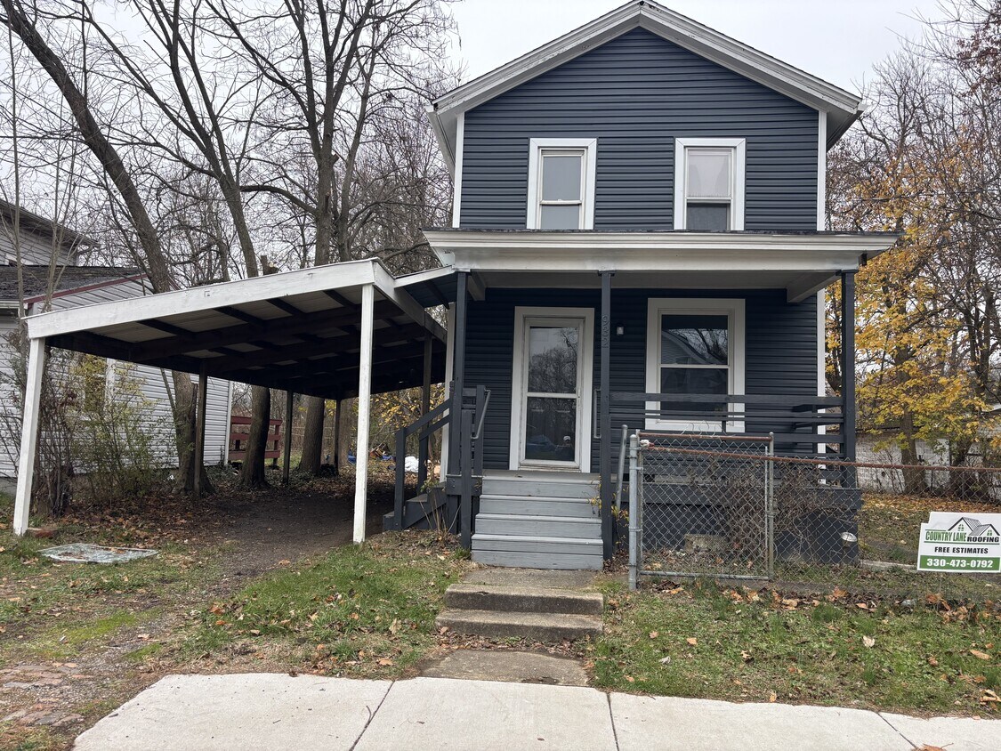 Foto principal - 932 13th St SE