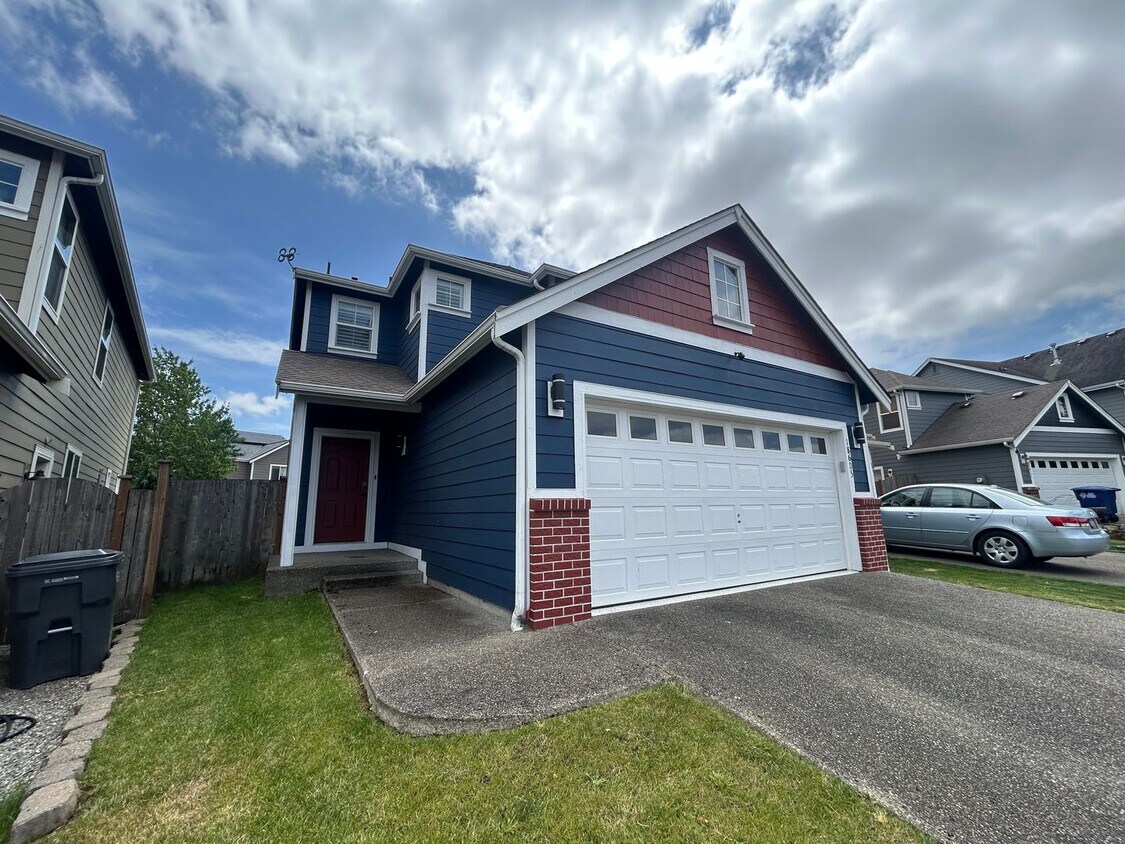 Primary Photo - Beautiful 3 bedroom, 2.5 bath House in Puy...