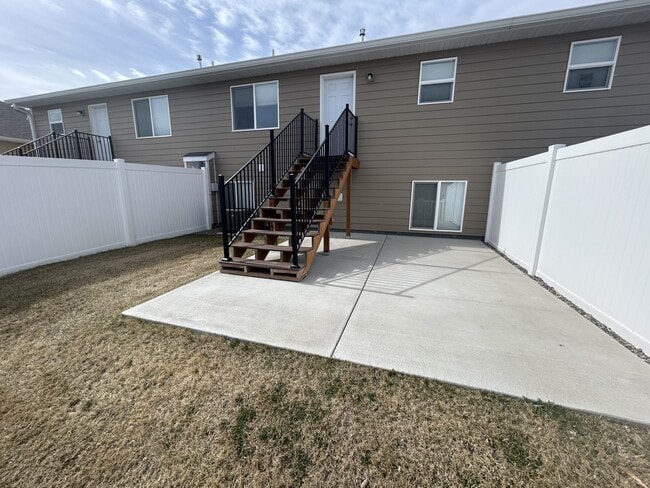 Foto del edificio - 2083 Lake Hills Dr