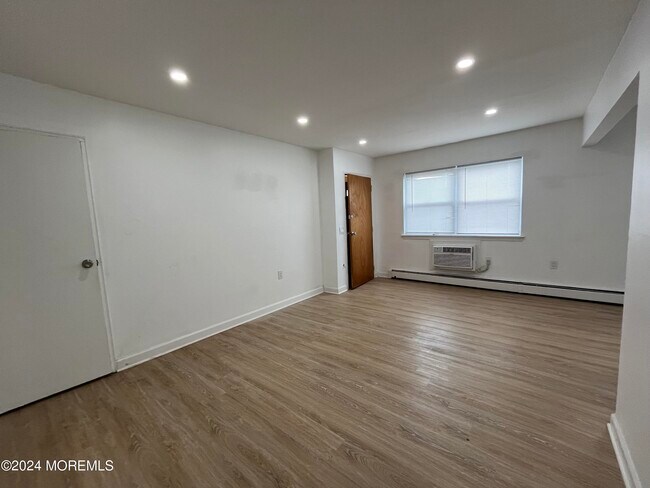 Building Photo - 1515 Allen Ave