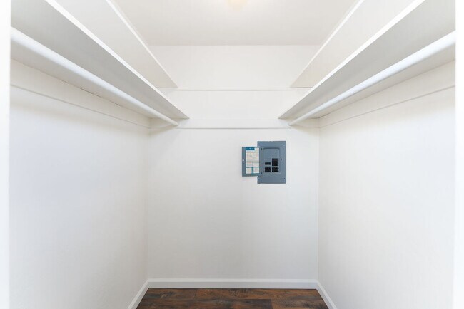 Walk-in closet - 695 33rd Ave