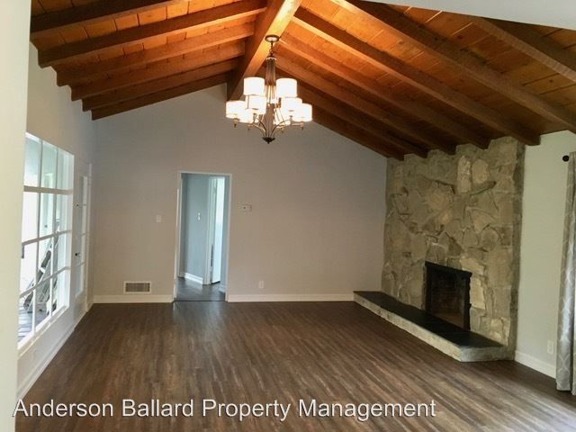 Foto del edificio - 5040 Gould Ave