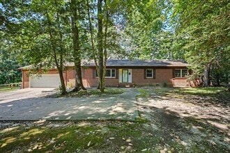 Building Photo - 151 Country Club Dr