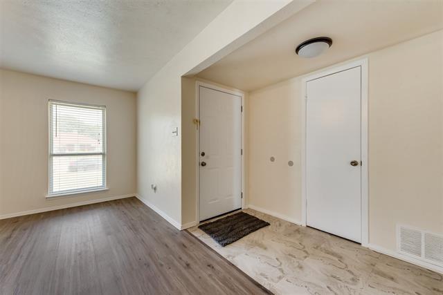 Foto del edificio - 1102 Meadow Creek Dr