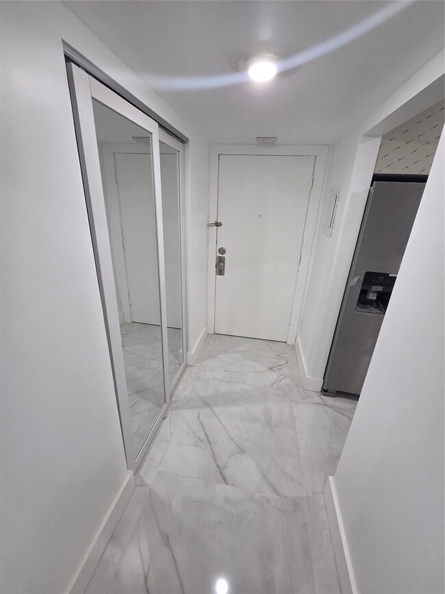 Foto del edificio - 251 S Cypress Rd