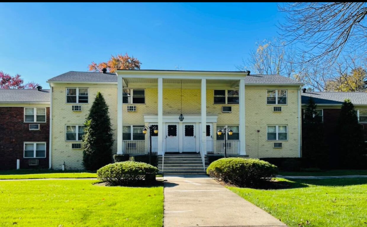 Primary Photo - 79 Regency Park
