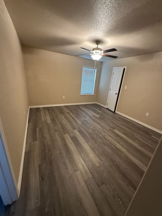 Foto del edificio - AVAILABLE NOW; APPLY ON OUR WEBSITE TODAY!!!- MONTH FREE