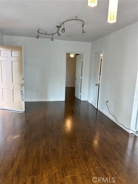 Foto del edificio - 319 E Washington Blvd