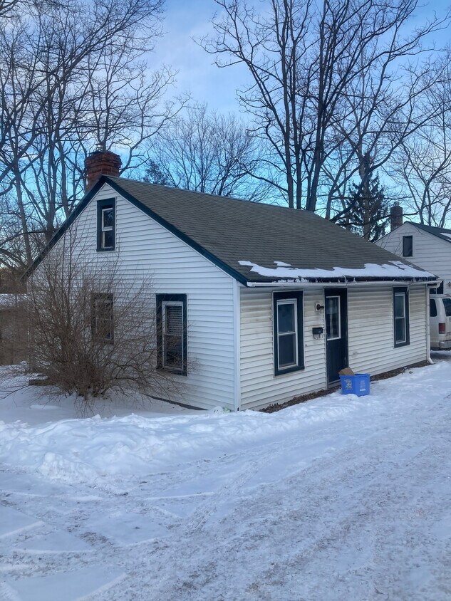 Primary Photo - 366 Riverside Ave