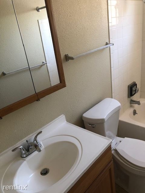 Building Photo - 1 br, 1 bath Condo - 800 W Belleview Ave 2...